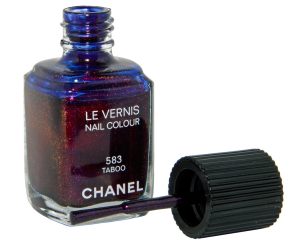 Pinsel des Chanel Le Vernis Taboo